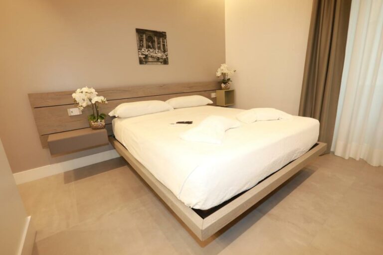 Letto matrimoniale con illuminazione a LED – Roma Stay Home