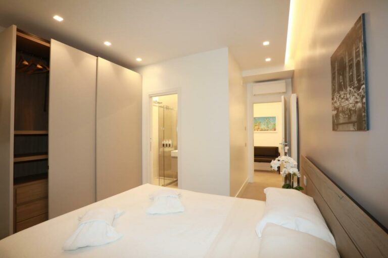 Camera con armadio e bagno privato in camera – Roma Stay Home